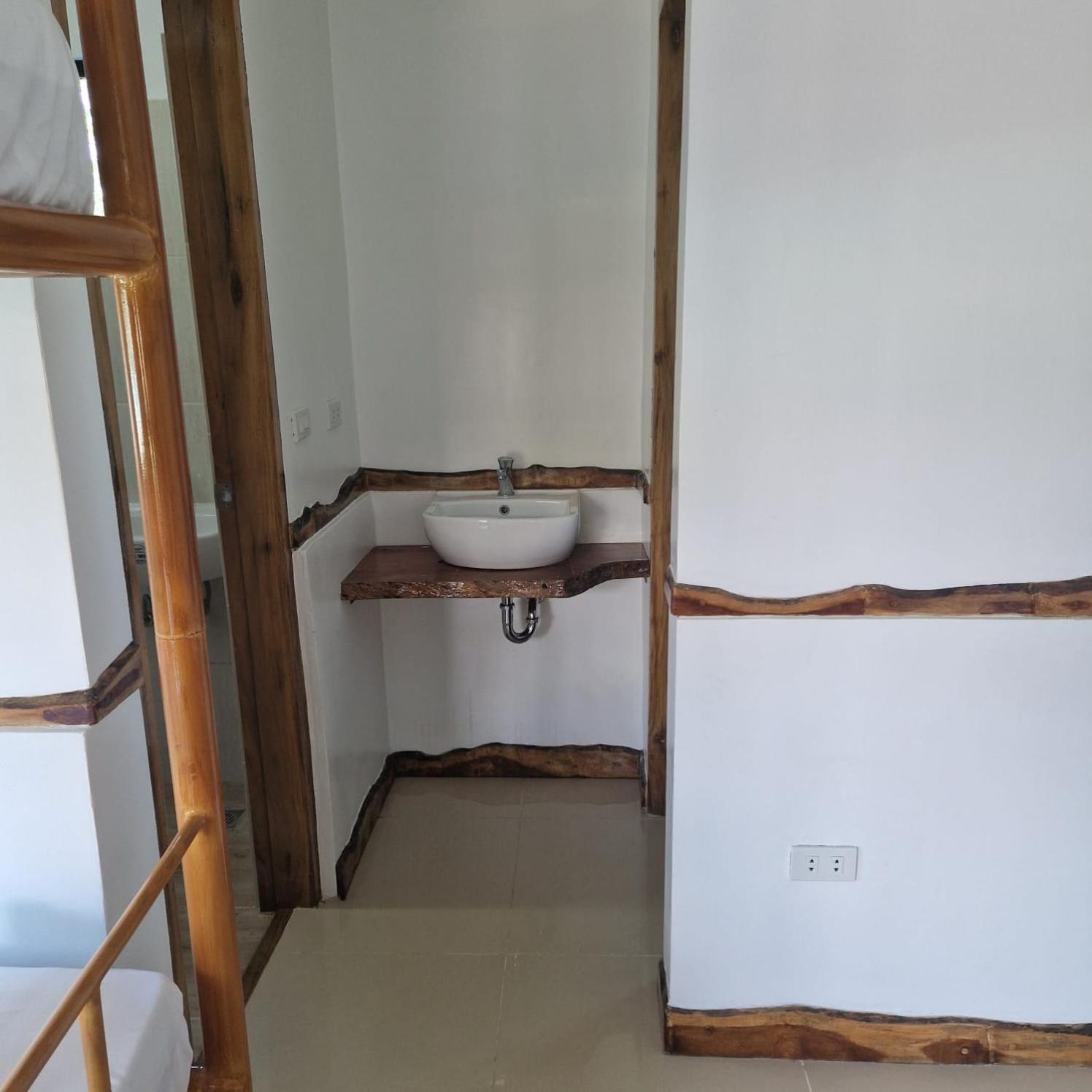The Hat Trick Hostel Basdiot المظهر الخارجي الصورة